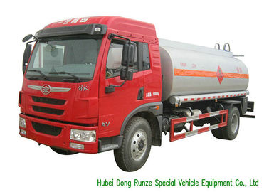 Porcellana Camion cisterna della benzina di FAW per il rifornimento di carburante del veicolo con la pompa del carburante e l'erogatore del PTO fornitore
