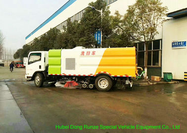 Porcellana Lavaggio della via di ISUZU EFL 700 e camion della spazzatrice con acqua di alta pressione delle spazzole fornitore